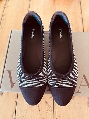 VIVAIA Women's Brown & White Zebra Knit Ballet Flats 7.5